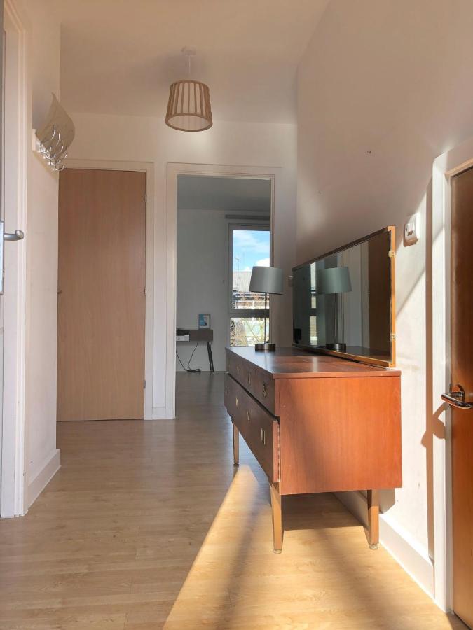 Homely Spacious 3 Bedrooms Duplex With Roof-top Next To Victoria Park & Regent's Canal In Vibrant East End Appartamento Londra
