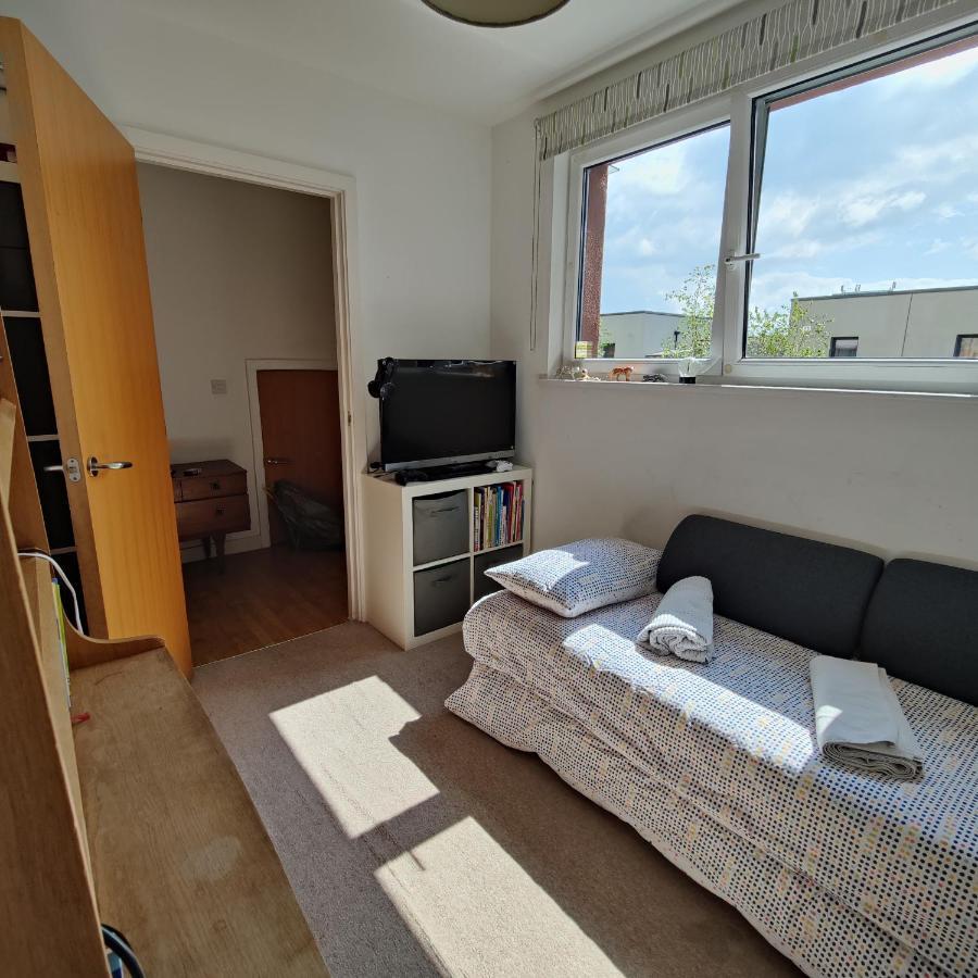 Homely Spacious 3 Bedrooms Duplex With Roof-top Next To Victoria Park & Regent's Canal In Vibrant East End *